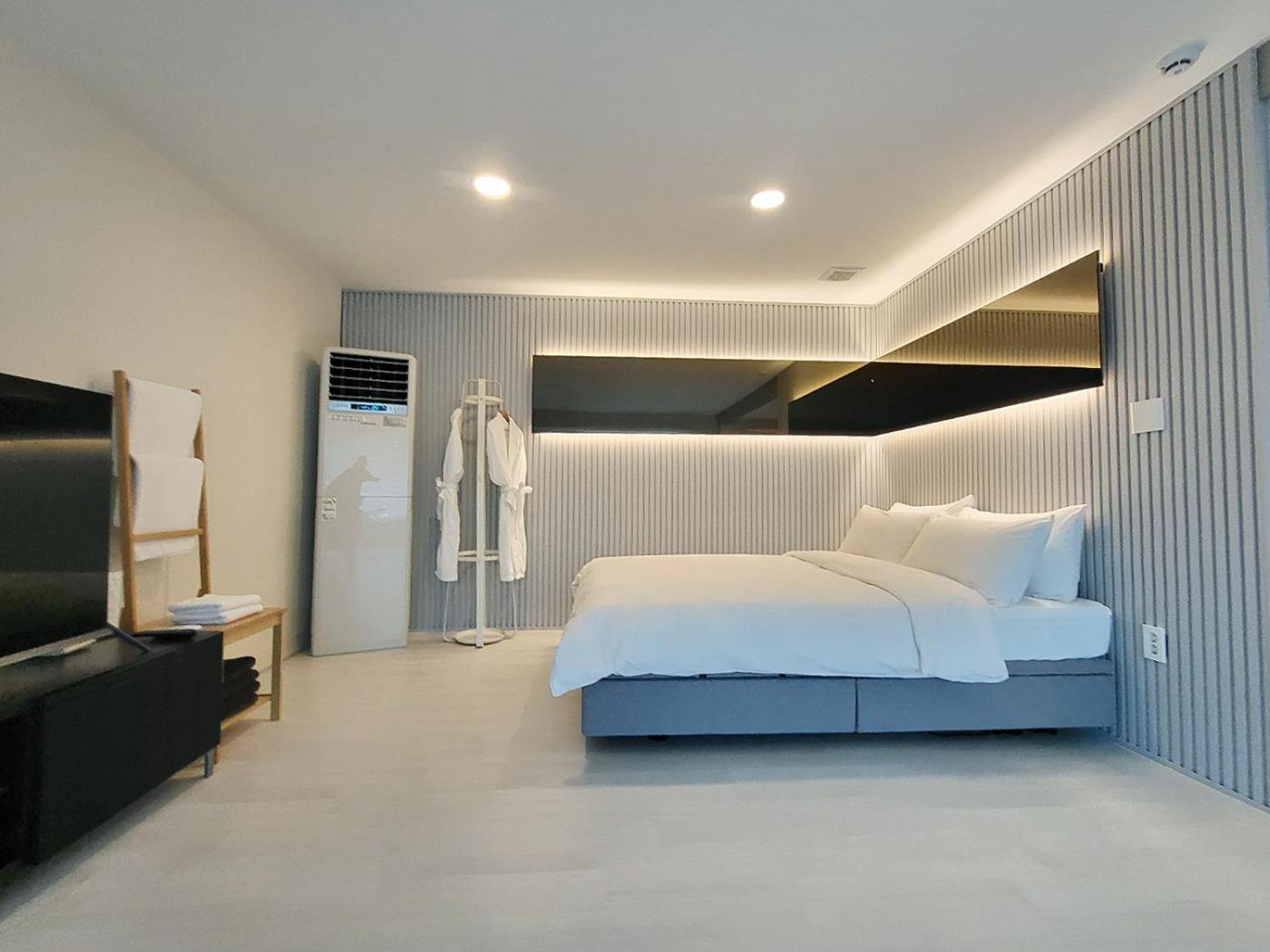 Penatess Pool Villa Chungju Eksteriør billede