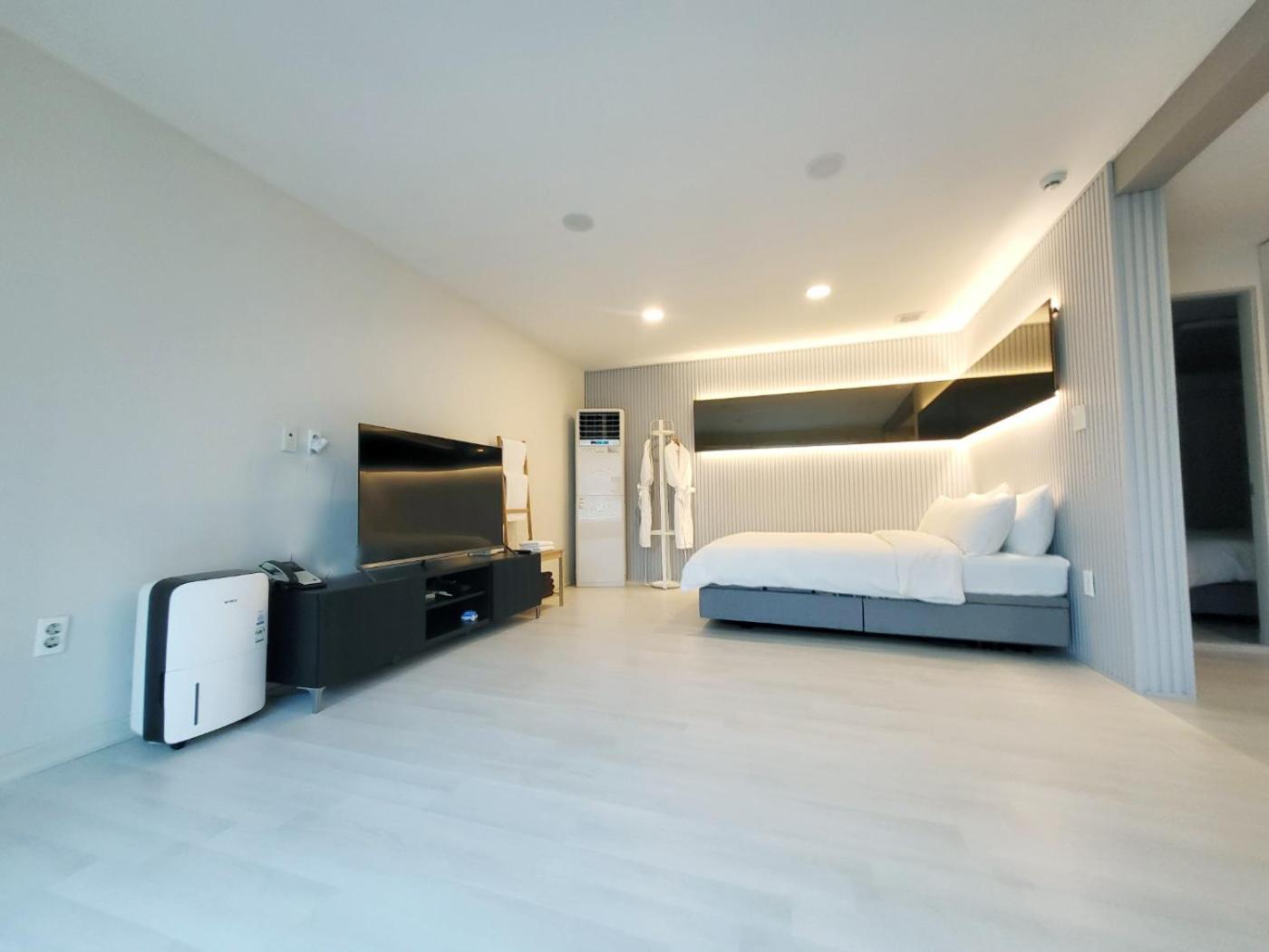 Penatess Pool Villa Chungju Eksteriør billede