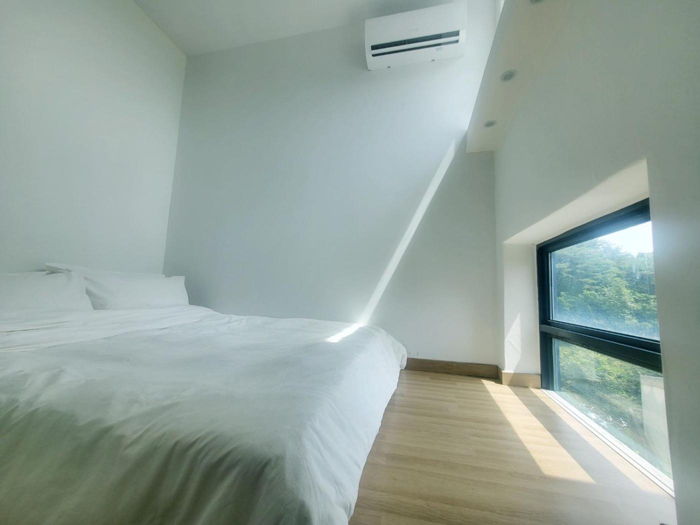 Penatess Pool Villa Chungju Eksteriør billede